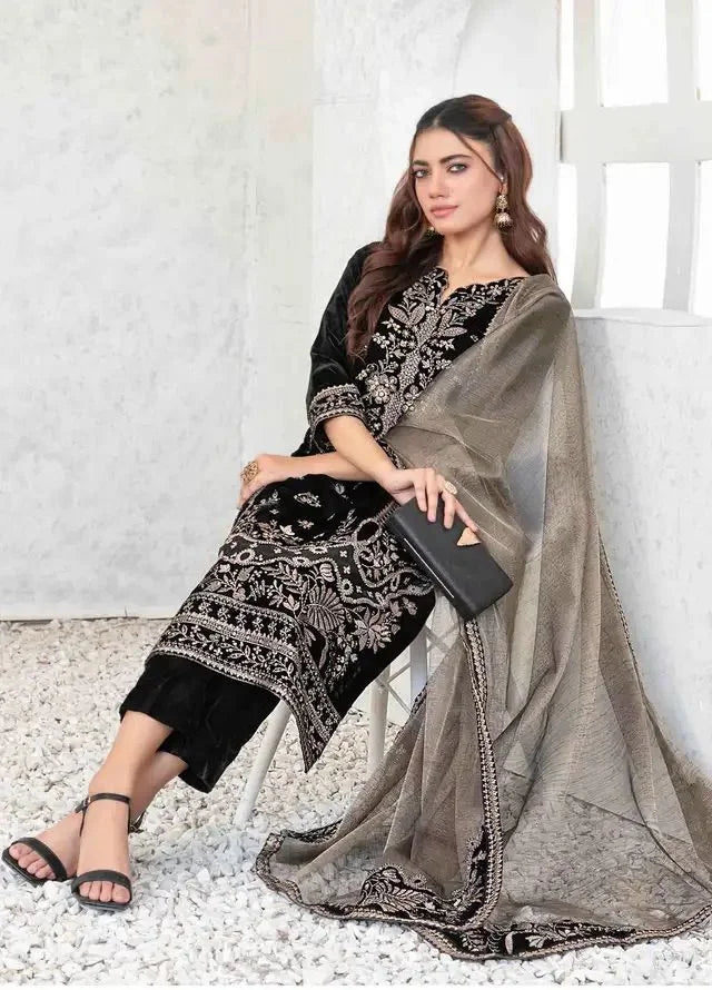 Tawakkal Fabrics Embroidered Velvet Suits 3 Piece Unstitched - Umer Dawood